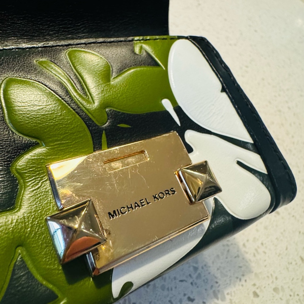 Michael Kors chain wallet - Picture 2 of 7